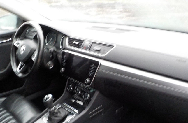 Skoda Superb cena 37900 przebieg: 405193, rok produkcji 2017 z Krynki małe 407